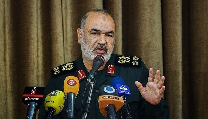 اپنے بحری جہازوں کےلئے خطرہ بننے والے امريکی جہاز تباہ کردینگے۔ ایران کی امریکہ کودھمکی