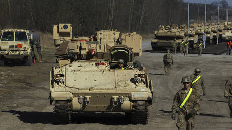 FILE PHOTO: US troops at Drawsko-Pomorskie training range © REUTERS/Cezary Aszkielowicz/Agencja Gazeta