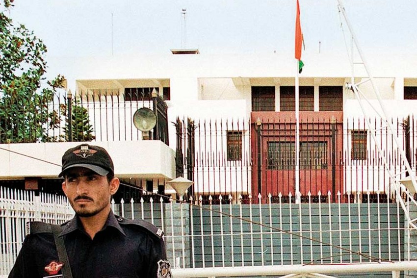 اسلام آباد سے بھارتی سفارت خانے کے دو اہلکار لاپتہ: بھارتی میڈیا
