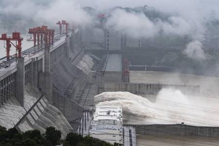 چین کے مشرقی علاقوں میں سیلابی  صورتحال: آبادی کو بچانے کیلیے ڈیم دھماکے سے اڑا دیا