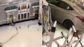 مکہ: مسجد الحرام کے دروازے نمبر 89 پر نامعلوم شخص نے گاڑی چڑھا دی – ویڈیو