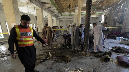 پشاور: مدرسے میں بم دھماکہ، 7 جاں بحق، 83 زخمی
