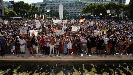 دیگر یورپی ممالک کی طرف ہسپانیہ میں بھی دوبارہ تالہ بندی کی مخالفت، مقامی حکومتیں بھی عوام کے ساتھ مرکزی حکومت کے خلاف ڈٹ گئیں، عدالت جانے کا فیصلہ