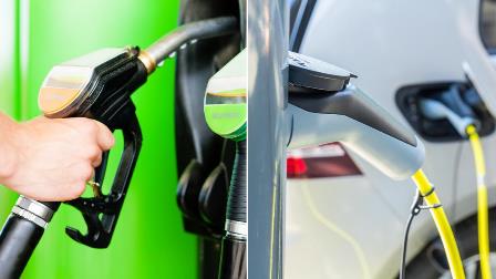 برطانیہ: تیل سے چلنے والی گاڑیاں مزید صرف 10 سال خریدی جا سکیں گی