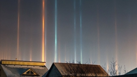 روسی شہر تیومین میں رات گئے آسمان سے دلکش و انوکھی روشنیوں کی بارش: کسی نے خلائی مخلوق کا رابطہ کہا تو کسی نے قدرت کا شاہکار – ویڈیو