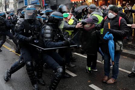 فرانس: نئے سکیورٹی قوانین کے خلاف مظاہرے/ہنگامے – 100 سے زائد گرفتار – ویڈیو