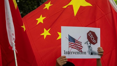 امریکہ نے مزید 14 چینی عہدے داروں پر پابندیاں عائد کر دیں: چین کی جوابی اقدام کی دھمکی