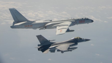 چینی جنگی جہازوں کی تائیوان کی فضاؤں میں پرواز: امریکہ برہم، تائیوان سے دفاعی تعاون کا وعدہ دوہرا دیا، چین کی بھی جوابی دھمکی