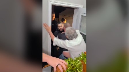 کینیڈا پولیس کا کورونا تالہ بندی کے دوران دعوت اُڑانے والے گھر پر چھاپہ: مہمانوں کو گھسیٹتے ہوئے گرفتار کرلیا، بدتہذیبی کی ویڈیو انٹرنیٹ پر آںدھی کی طرح پھیل گئی
