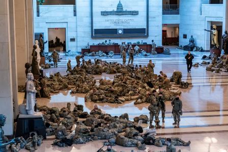 کیپیٹل ہل فوجی چھاؤنی میں تبدیل: تصاویر شائع ہونے پر امریکیوں کا غم وغصے کا اظہار