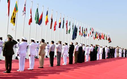 پاکستان کی دعوت پر روس، امریکہ، چین، سعودی عرب اور ترکی سمیت 45 ممالک کی بحریہ امن-2021 مشقوں میں شمولیت کے لیے کراچی بندرگاہ پہنچ گئیں