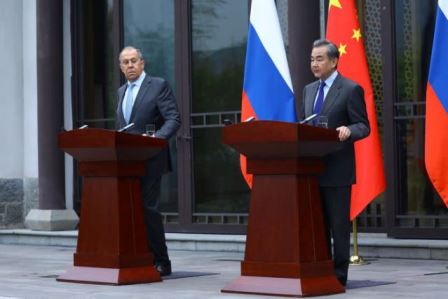 روس کا ایک بار پھر چین پر ڈالر میں تجارت ختم کرنے اور متبادل مالیاتی نظام لانے پر زور