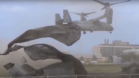 برطانیہ میں امریکی جنگی ہیلی کاپٹر کی ہنگامی حالات کی مشق: اسپتال کا ہیلی پیڈ ہوا کی نظر – ویڈیو