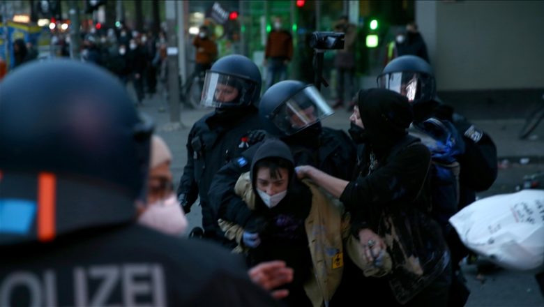 برلن: یوم مزدور کے مظاہرے ہنگاموں میں بدل گئے، 93 پولیس افسران سمیت سینکڑوں زخمی، 354  گرفتار، شہر کے مختلف علاقوں میں کرفیو نافذ