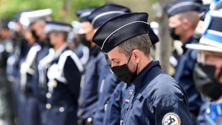 فرانس میں جرنیلوں کے بعد پولیس افسران کا بھی تشویش سے بھرا خط سامنے آگیا: ملک میں بڑھتی انتظامی ناکامی پر سیاسی حلقے پریشان
