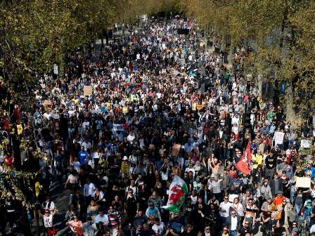 برطانیہ میں مظاہرے کا حق ختم کرنے اور پولیس کو اضافی اختیارات دینے کے قانونی مسودے پر احتجاج جاری
