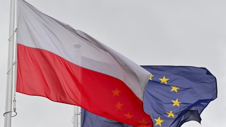پولینڈ ہم جنس پرستی کے پرچار کے خلاف ڈٹ گیا، یورپی اتحاد کی 2.5 ارب یورو کی امدادی پیشکش بھی ٹھکرا دی، 2019 کے قانون کی توثیق