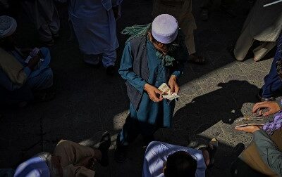 افغان حکومت نے ملک میں تمام غیر ملکی نقدی پر پابندی لگا دی