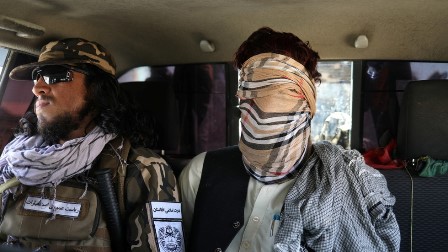 سابق افغان فوجی اہلکاروں کی بڑے پیمانے پر داعش میں شمولیت، گروہ کے 6 ماہ میں مغرب پر حملوں کے قابل ہو جانے کا امریکی دعویٰ، طالبان نے کسی قسم کے خطرے کو مسترد کر دیا، مدد لینے سے بھی انکار